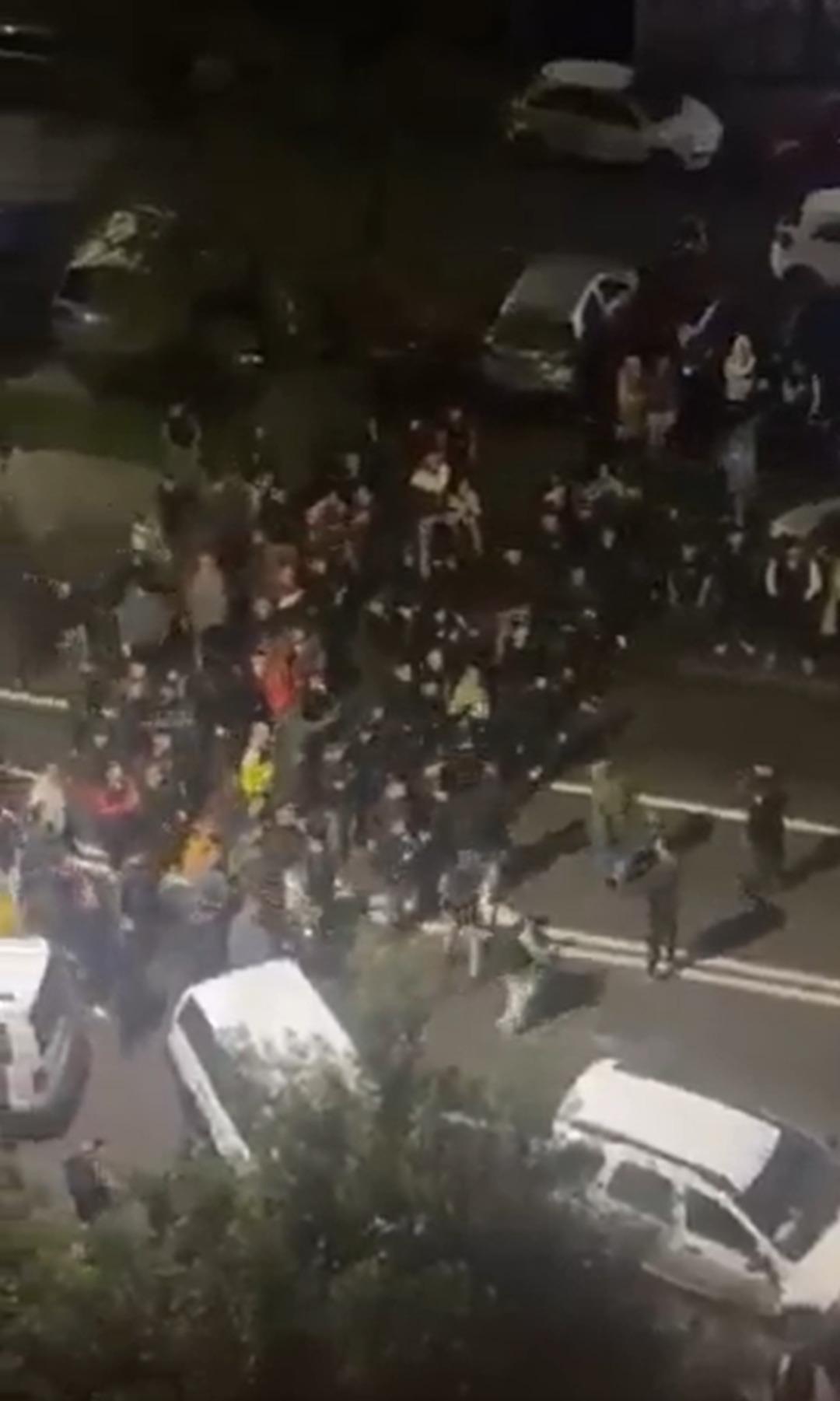 Beyzbol sopalarıyla saldırıya hazırlanıyorlardı! Karadağ'da Türk vatandaşlarına öfke artıyor: Polis hepsine el koydu