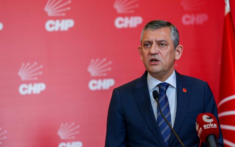 CHP Grup Başkanı seçilen Özgür Özel'den, 40 gün içinde kurultay çağrısı