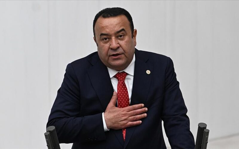 Adnan Beker CHP'den istifa etti
