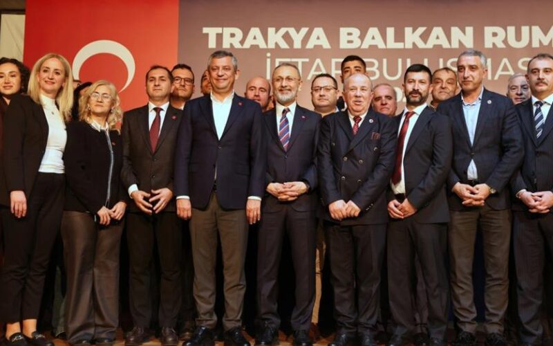 İstanbul'da Siyaset Isınıyor: Eyüpsultan Belediye Başkanı Özmen'den Parti Değişikliği İddialarına Net Yanıt