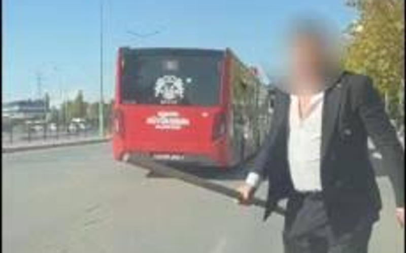 Konya'da Trafikte Sürücüye Sopayla Saldıran Şahsa Ağır Ceza ve Trafik Kısıtlaması