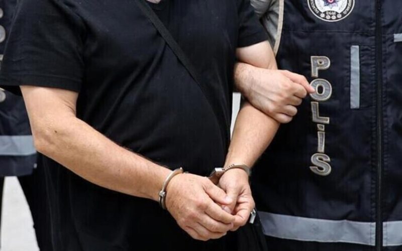 Üzerindeki "büyüyü" bozmaya gitti, 794 bin lira dolandırıldı